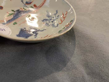 Une coupe en porcelaine de Chine de type ko-akae &agrave; d&eacute;cor de deux chevaux, Tianqi ou Chongzhen